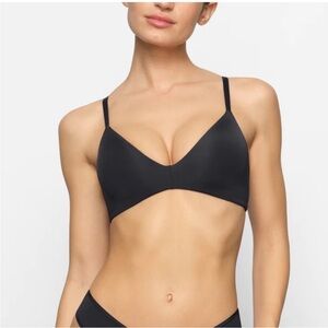 SKIMS Wireless Form T-Shirt Bra Lined Onyx Black Size 34D